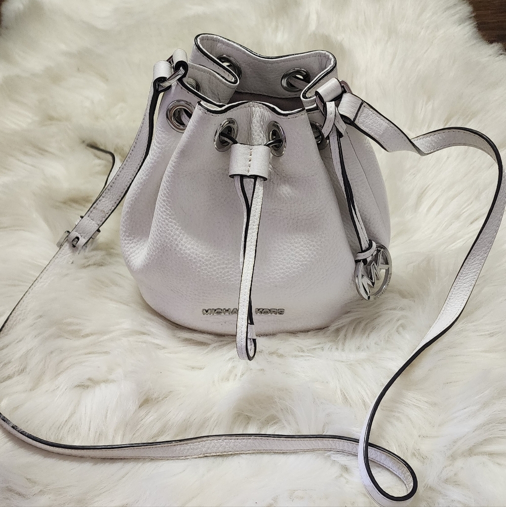 Jules bucket crossbody